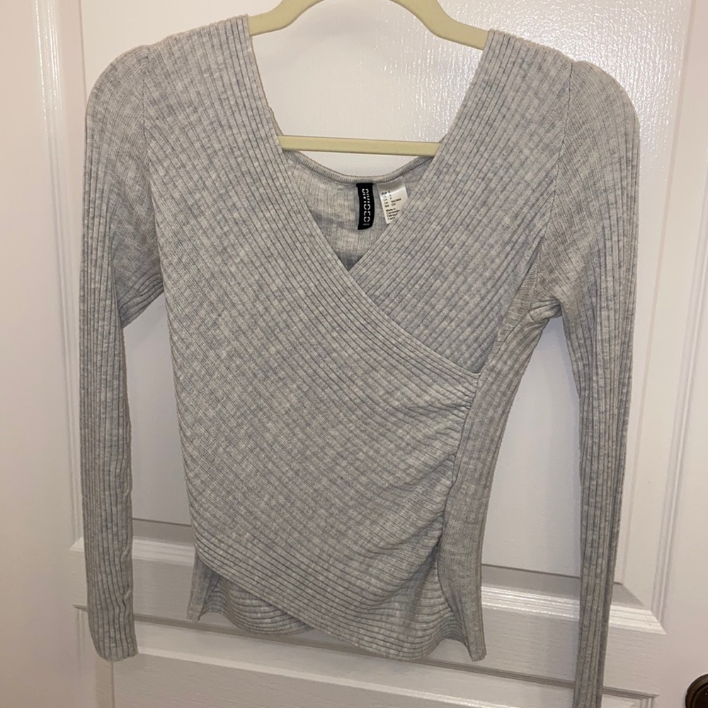 H&M gray long sleeve criss cross shirt